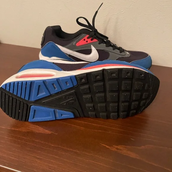 Nike Air Max Blue, Pink and Res Sneakers EUC - Picture 2 of 2
